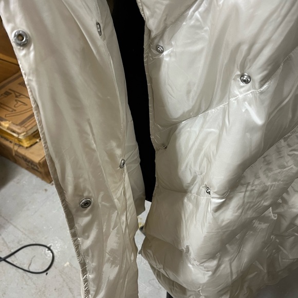 Brand New! Women’s cream puffer jacket- Ava and ViV size 4X - Picture 3 of 10